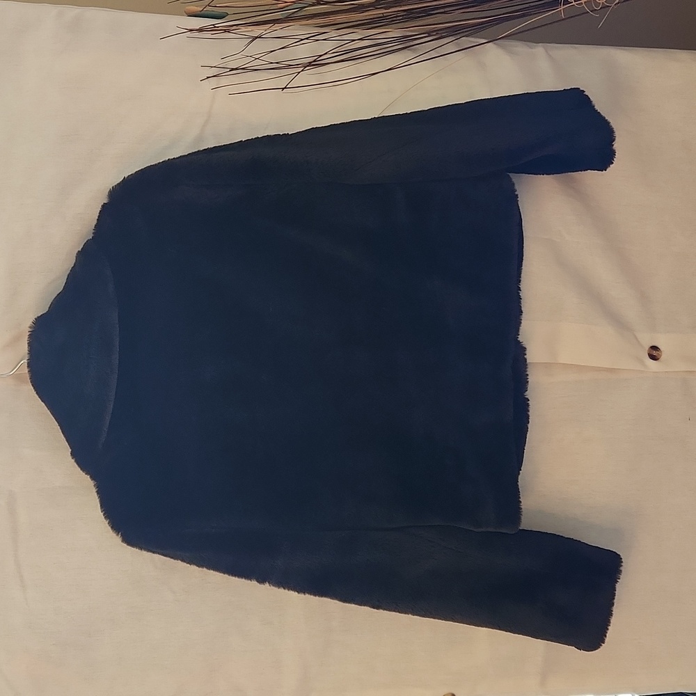 Express Fuzzy Jacket - Picture 3 of 7